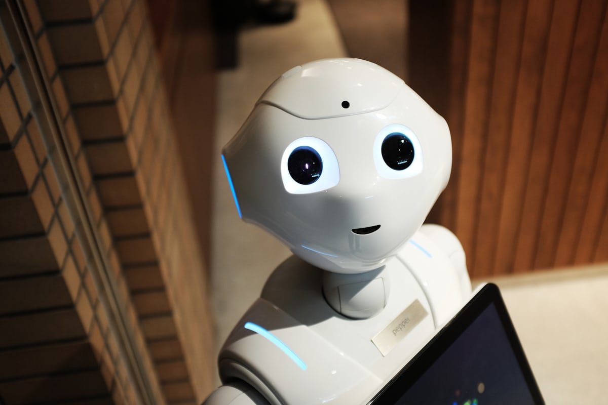 AI Agents vs Chatbots: Answering vs Actually Doing the Work